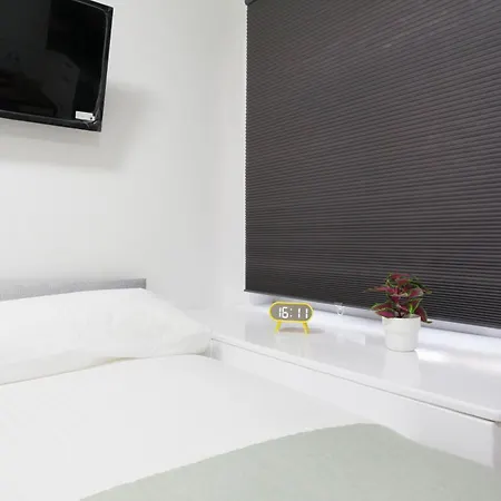 Eurostar Budget Rooms-2